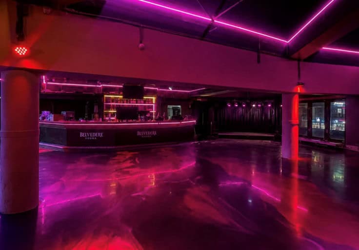 CLUB 8